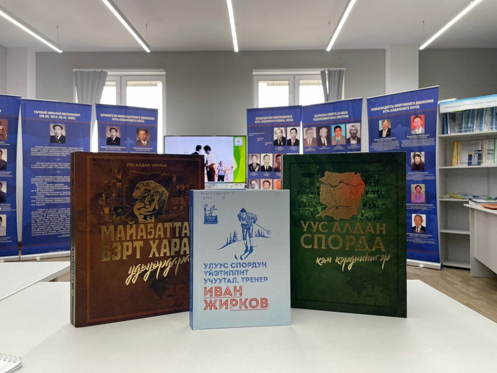 три книги.jpeg